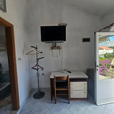 Kucija Vrnik