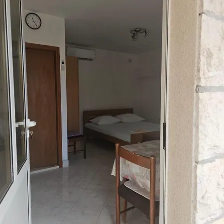 Kucija Vrnik شقة كورتْشولا