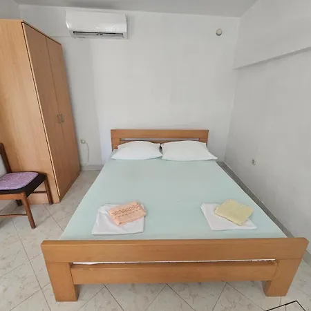 Kucija Vrnik شقة